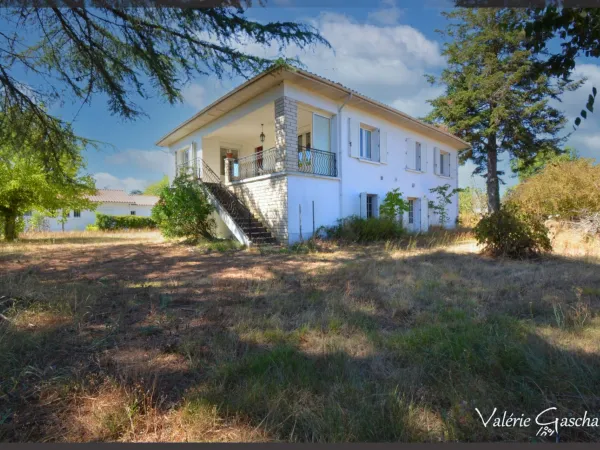 Saint seurin sur l'isle -Maison 4 chambres + sous sol total, grange et terrain