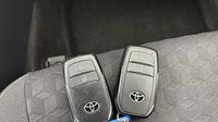 Toyota Yaris 116h Design 5p MY21 — photo 16
