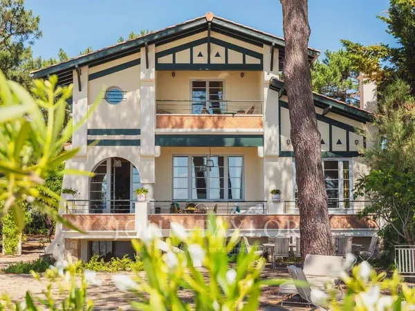 Villa 7 pièces 270 m²