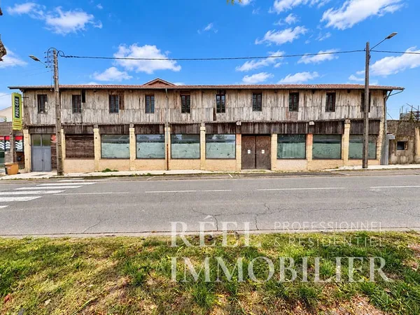 Local commercial de 165 m² aux multiples possibilités en haute ville