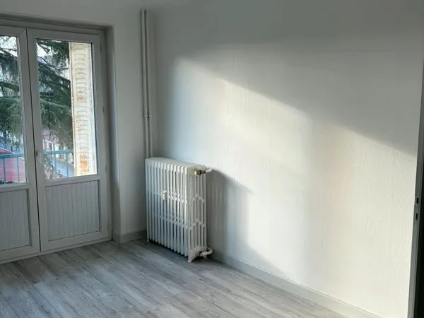 T2 de 48 m² avec balcon, cave, grenier et garage