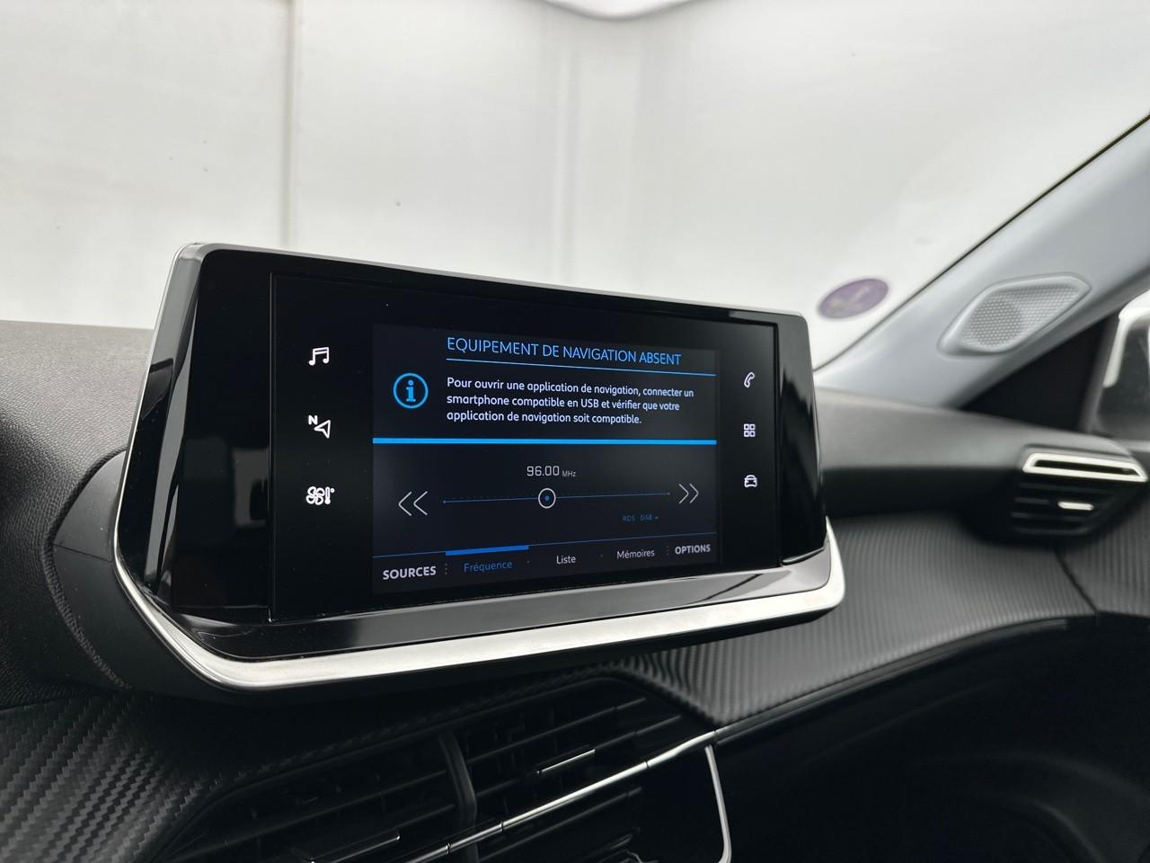 Peugeot 2008 puretech 100 s&s bvm6 style — photo 10