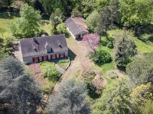 Maison +/- 114 m2, plein pied, 3chambres, garage, atelier, 2.5ha terrain