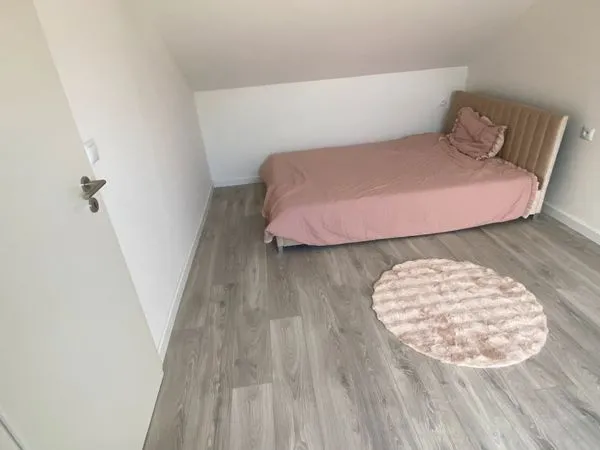 À louer, appartement meublé situé dans une maison individuelle