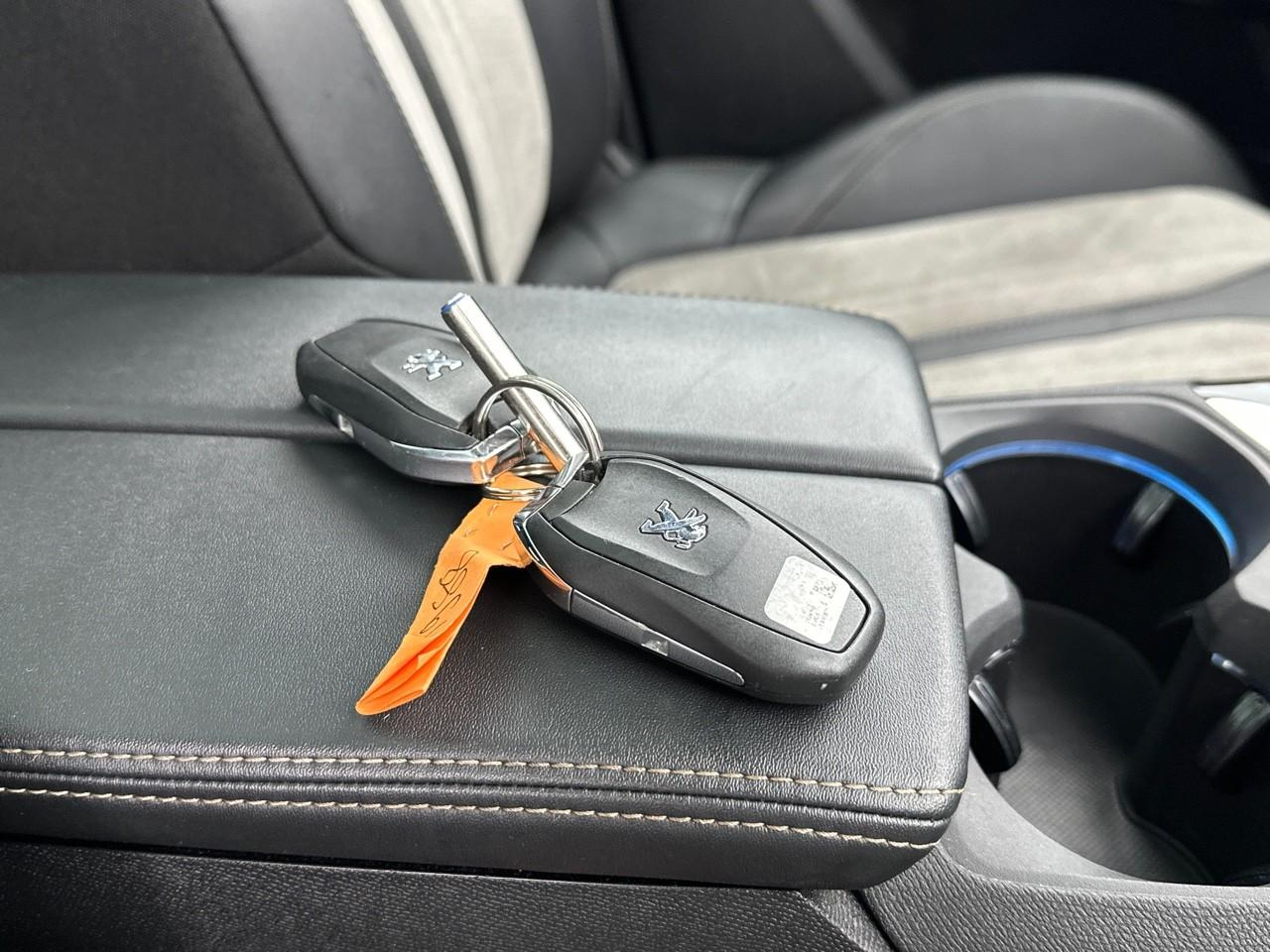 Peugeot 3008 hybrid 225 e-eat8 gt — photo 4