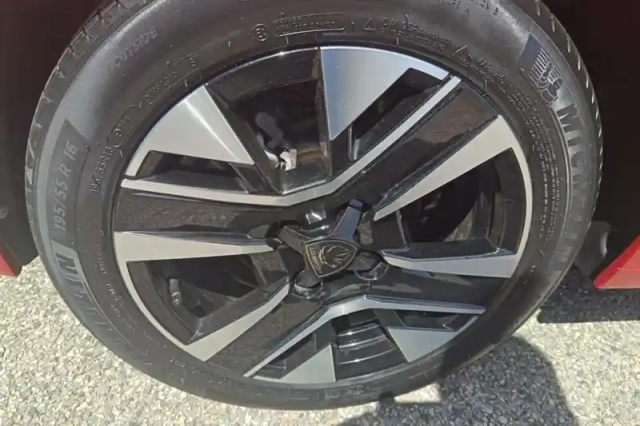 Peugeot 208 puretech 100 s&amp;s bvm6 — photo 14