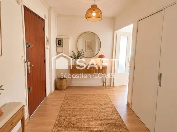 T3 de 82 m², 2 balcons et de beaux volumes au Camas