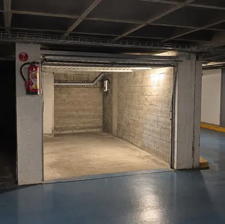 Box parking fermé (sous location)