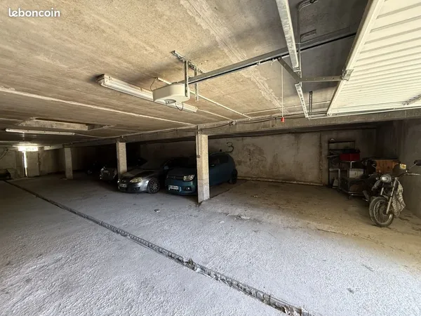 Parking/box Brignoles