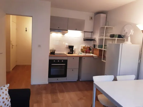 A LOUERS SAINT MANDRIER, T2 MEUBLE DANS UNE RESIDENCE AVEC P