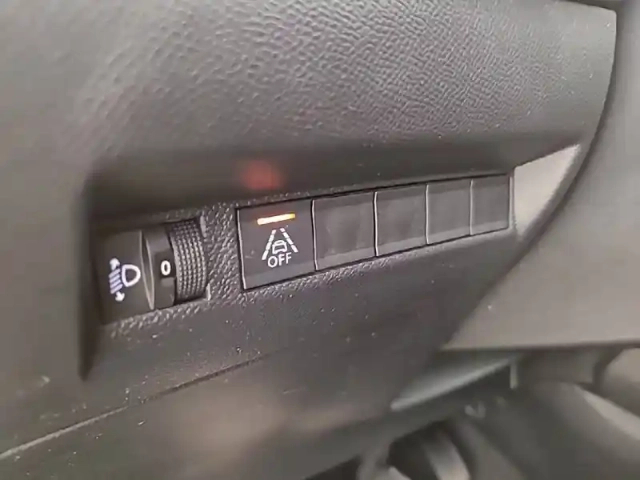 Peugeot 208 puretech 75 s&amp;s bvm5 — photo 26
