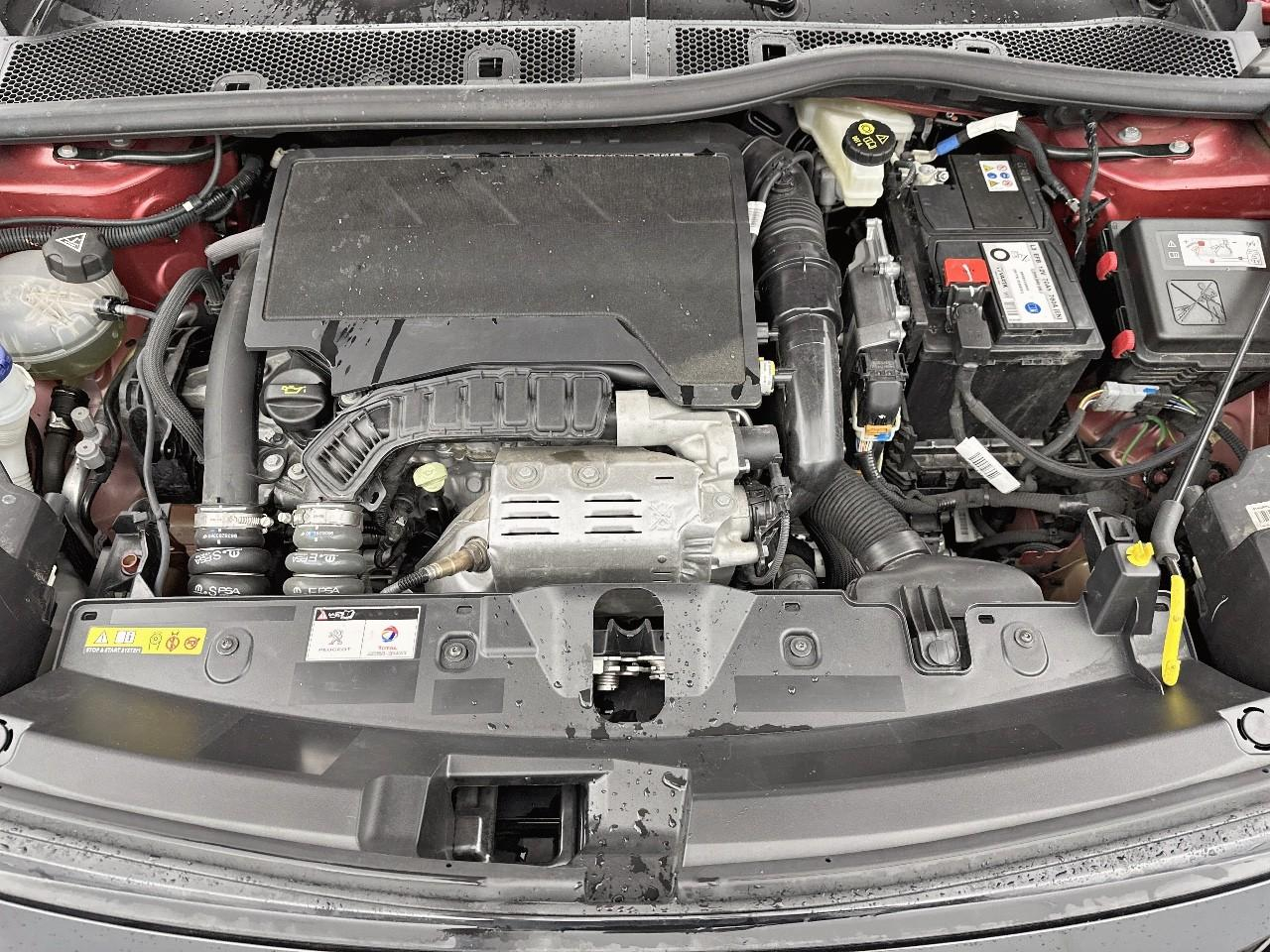 Peugeot 2008 puretech 130 s&s eat8 gt pack — photo 13