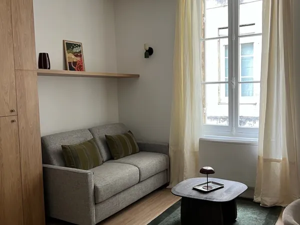 Loue studio entièrement rénové au calme