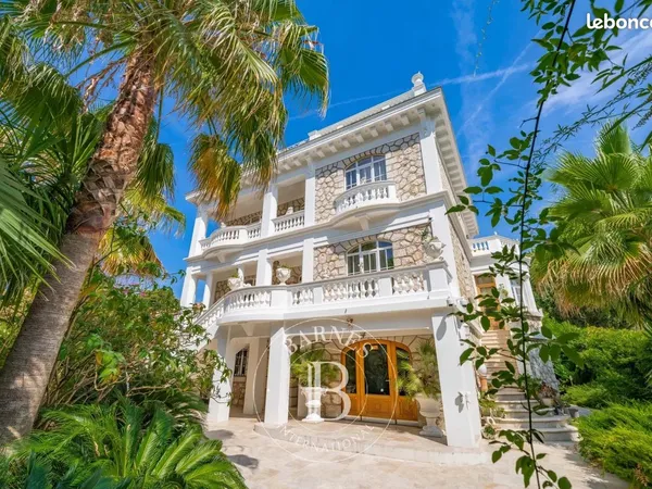 Villa 7 pièces 296 m²