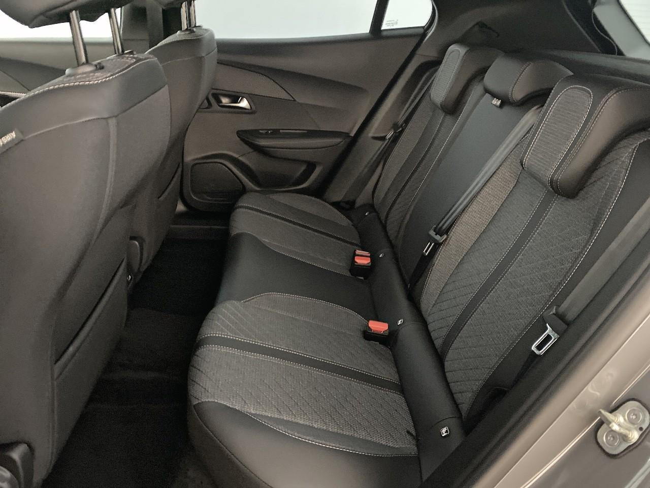 Peugeot 2008 hybrid 145 ch e-dcs6 allure — photo 10