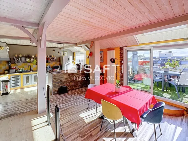 Un 2 pièces atypique de 66 m², lumineux et plein de charme !