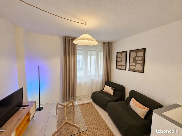 Duplex renové et meublé de 34 m² - centre historique rue piétonne - location entre particuliers