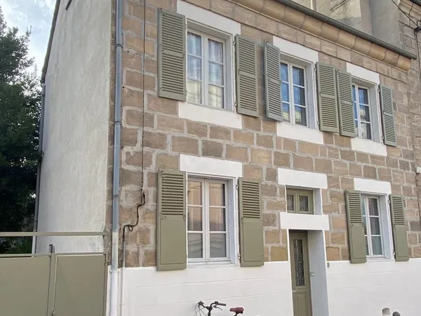 CHARMANTE MAISON EN PIERRES AVEC JARDIN