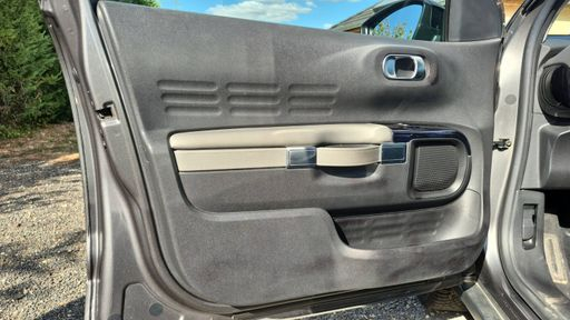 Citroen C4 Cactus 1.2 PureTech 110 - Live – 2019 – 109573 km – Essence – Boîte Manuelle — photo 40