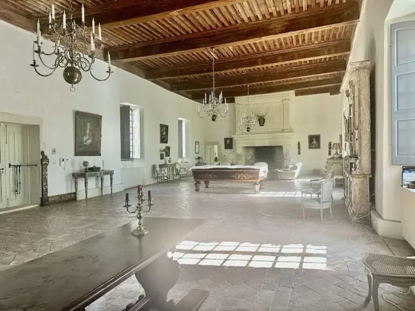 Château 4 pièces 312 m²