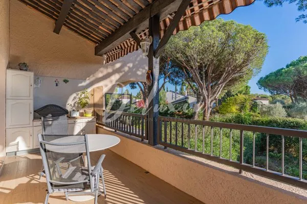 Bel appartement en duplex avec terrasse, garage et cave, Saint-Raphaël Valescure.