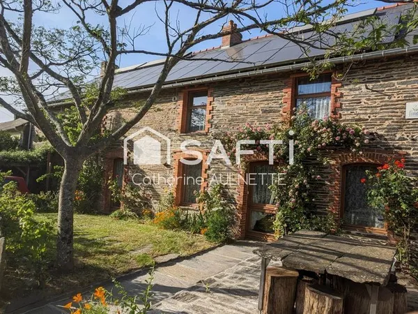 Maison en pierre de 312 m², 11 pièces, 7 chambres.