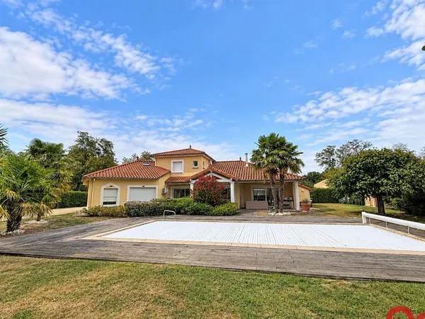Maison 5 pièces 215 m²