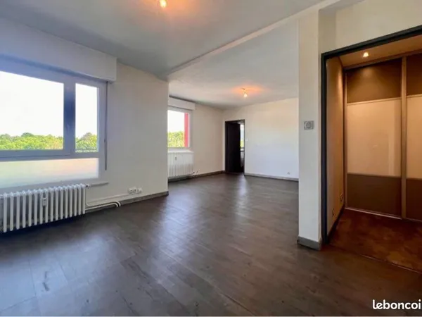 SAINT-AVOLD - Bel appartement 3 pièces de 80 m² avec garage et parking
