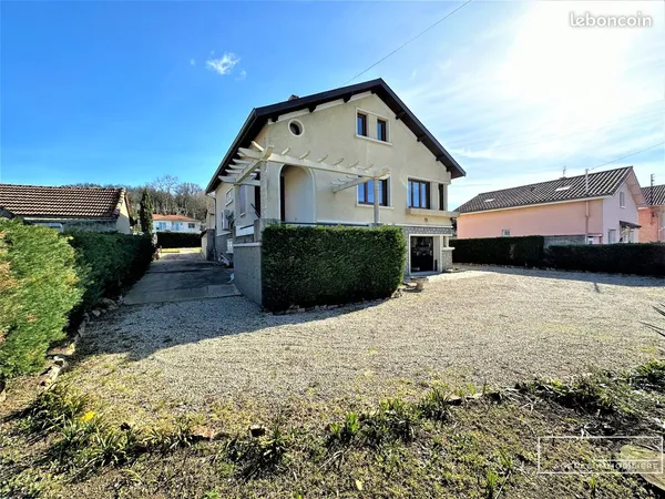 Maison 8 pièces 210 m²