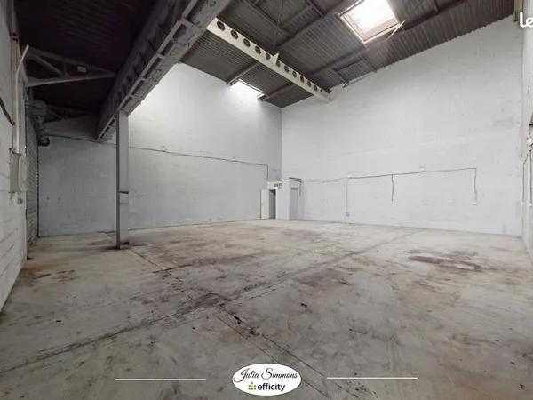 Local d'activité 155 m²