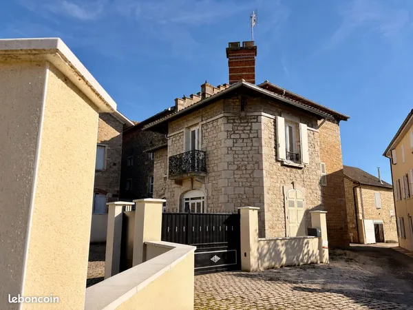 Maison de caractère 300 m² - 5 chambres - Jardin