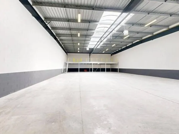 Local d'activité 777 m²