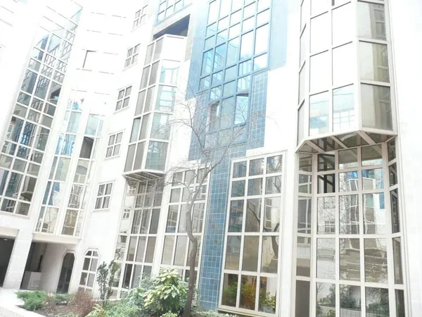 Bureaux 2 pièces 414 m²