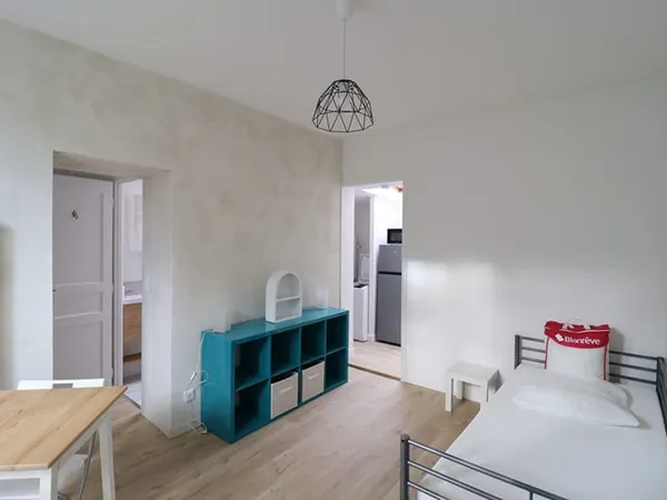 Vitry S/S, Gare, F1 comme une maisonnette