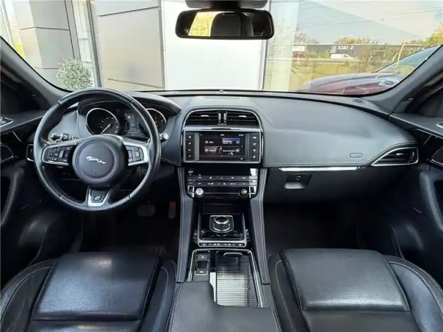 Jaguar F-Pace v6 3.0 d - 300 ch awd bva8 — photo 13