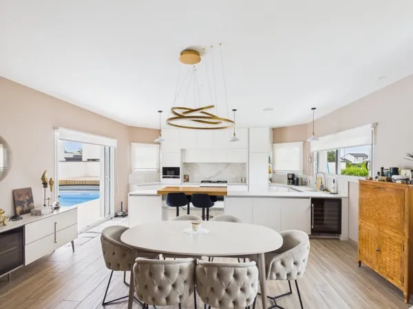 Maison 8 pièces 215 m²