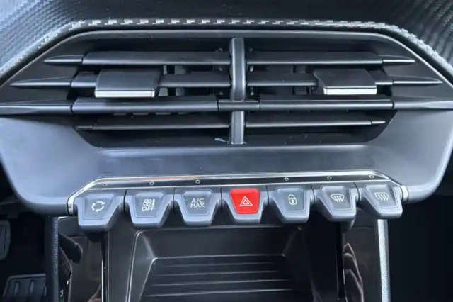 Peugeot 208 puretech 75 s&amp;s bvm5 — photo 42