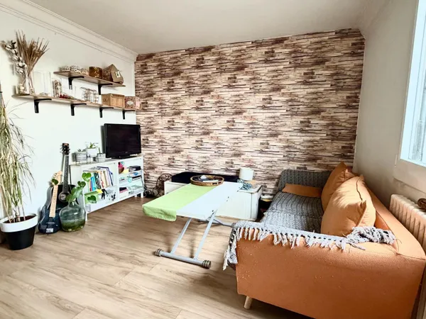 Appartement traversant de 70 m2 T4 avec balcon et garage