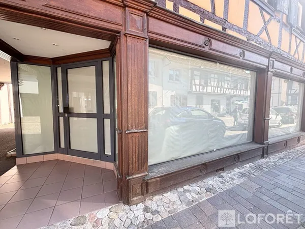 Local commercial 2 pièces 56 m²
