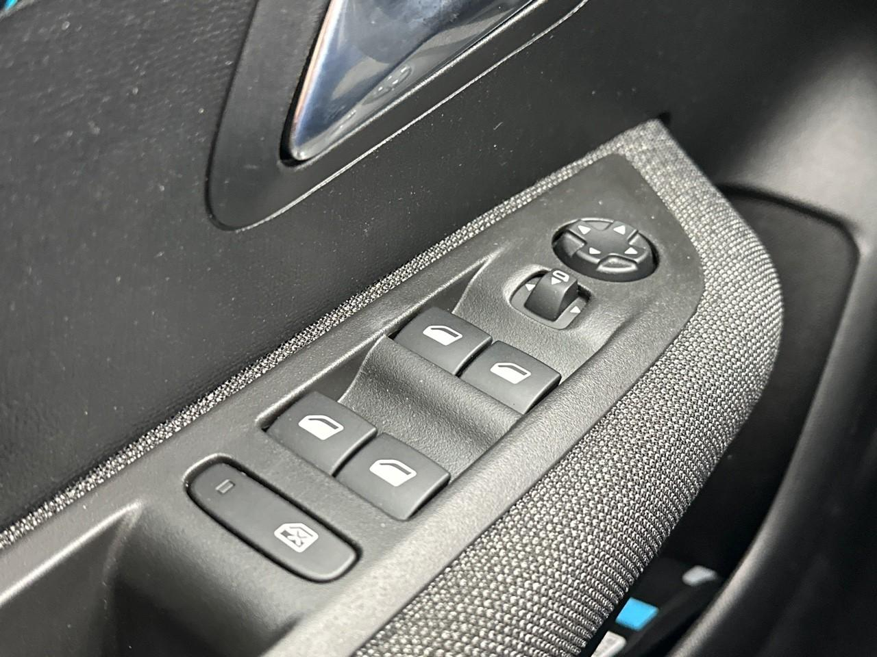 Peugeot 208 puretech 100 s&s bvm6 style — photo 15