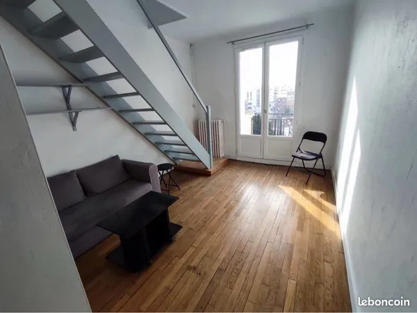 Loue T2 en duplex avec balcon et cave au 5e étage sans ascenseur