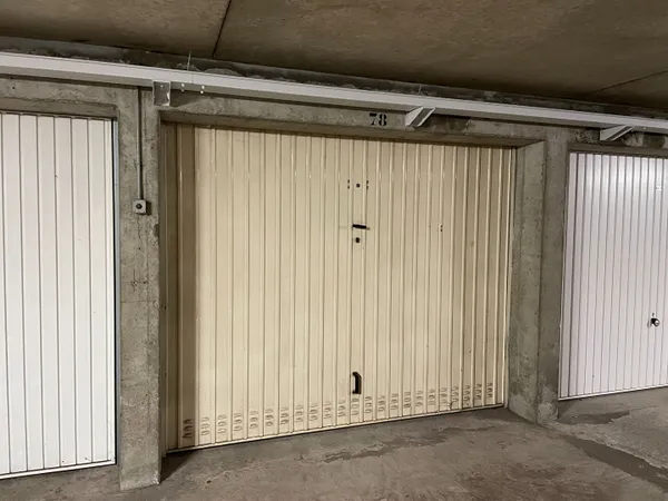 Garage à louer dans la résidence "LA DOMBARIERE" à ECULLY