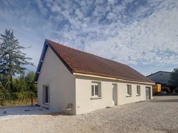 Maison 3 chambres avec garage et terrain de 800 m2