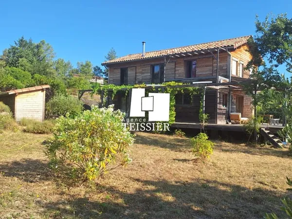 Sud Ardèche : 07460 - BANNE : Maison en bois inspirée de l'h