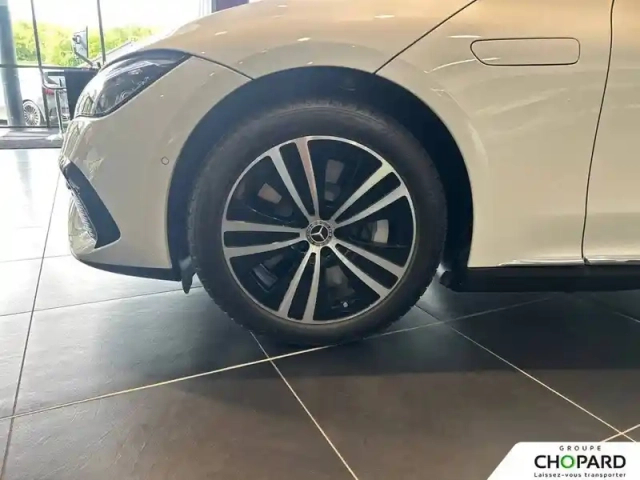 Mercedes Eqe 300 — photo 59