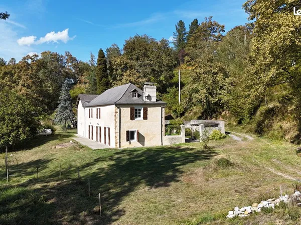 Maison ancienne avec grange, 10 hectares et vue Pyrénées