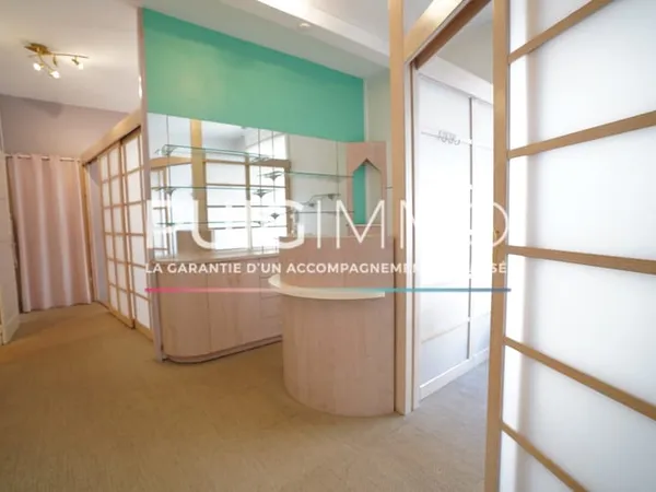 HYPER-CENTRE DE LIMOGES LOCAL PROFESSIONNEL 92 M2