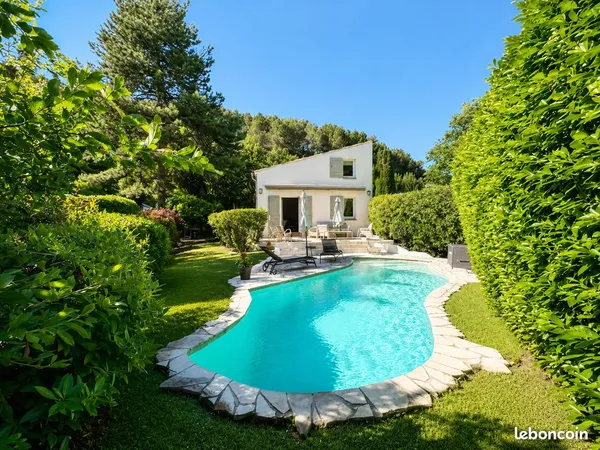 Villa familiale avec piscine - Saint-Marc-Jaumegarde