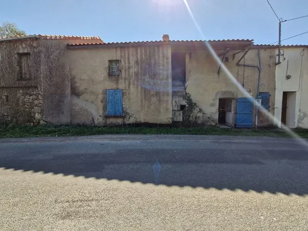 Maison en pierre à rénover -100 m² de potentiel -Terrain 1 595 m² -Saint-Étienne-du-Bois