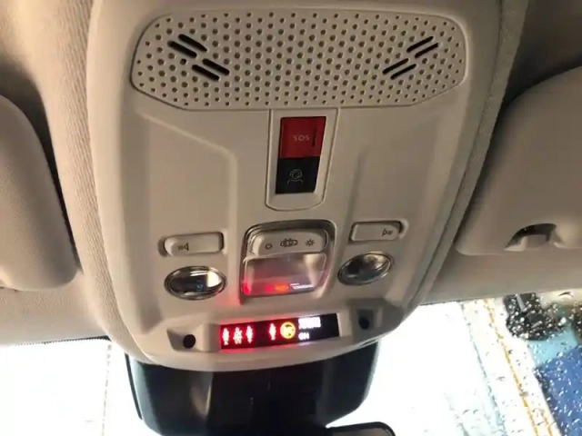 Peugeot 208 hybrid 110 e-dcs6 — photo 18